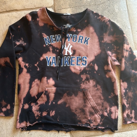 MLB New York Yankees 🔥 Baseball Bleached Tie Die Sweatshirt With Logo Sz M - Picture 5 of 8